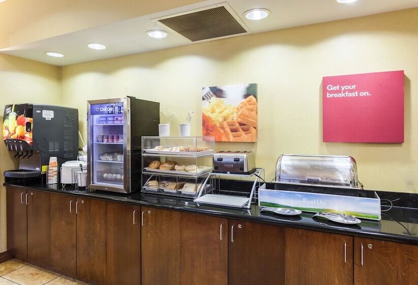 בית מלון כפרי Comfort Suites East Lincoln   Mall Area