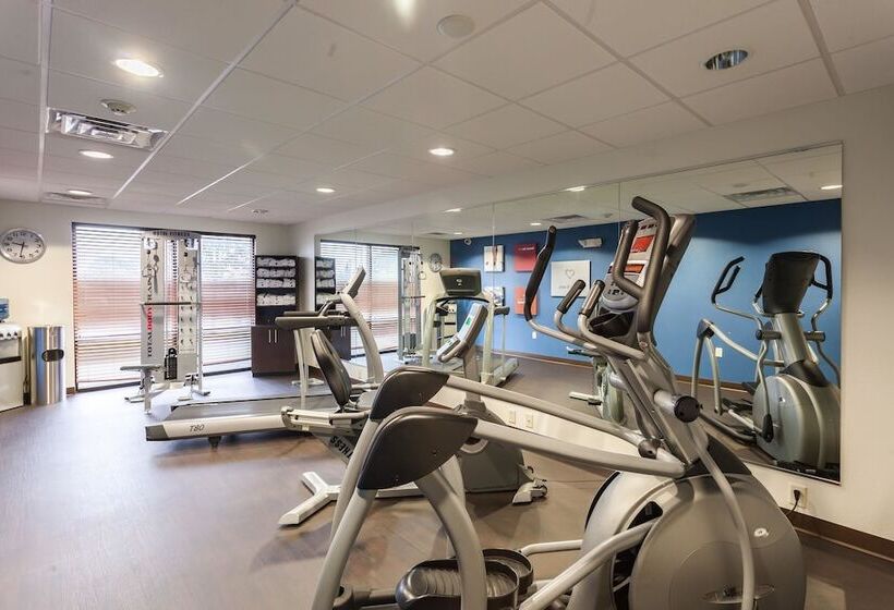 בית מלון כפרי Comfort Suites East Lincoln   Mall Area