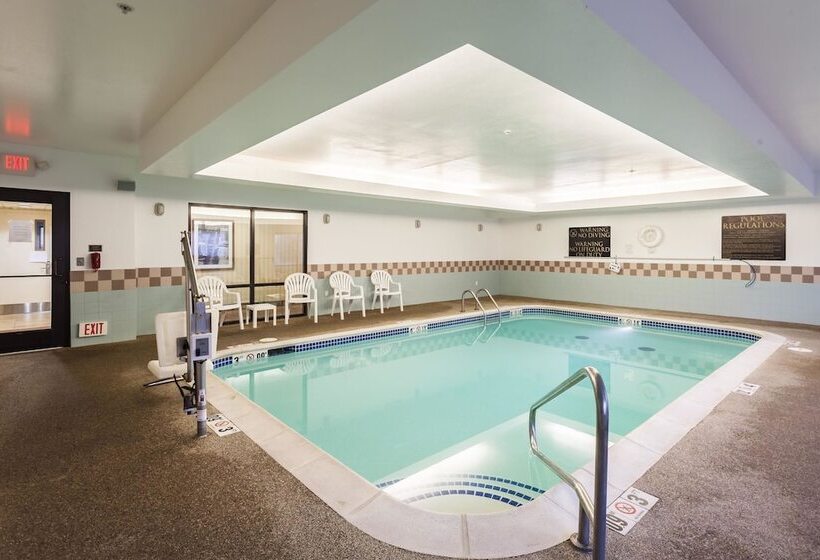 בית מלון כפרי Comfort Suites East Lincoln   Mall Area