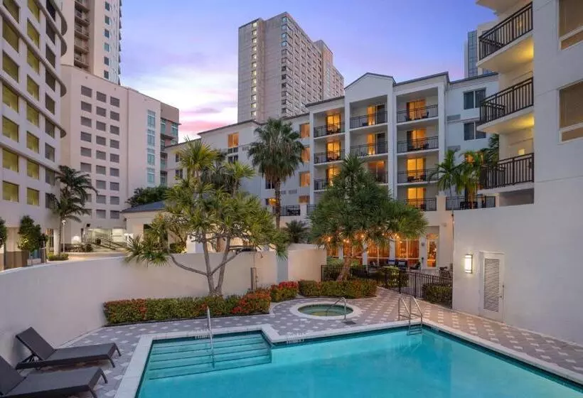 בית מלון כפרי Courtyard Miami Dadeland