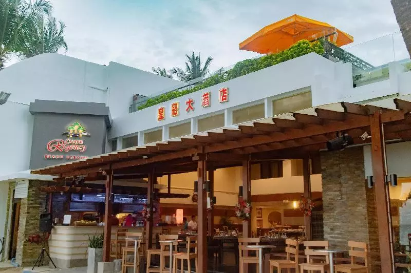 فندق Crown Regency Beach Resort