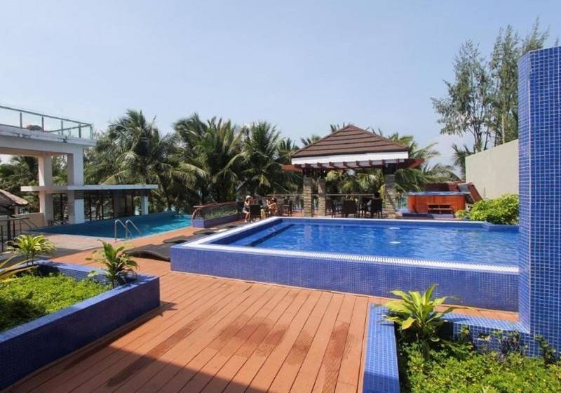 酒店 Crown Regency Beach Resort