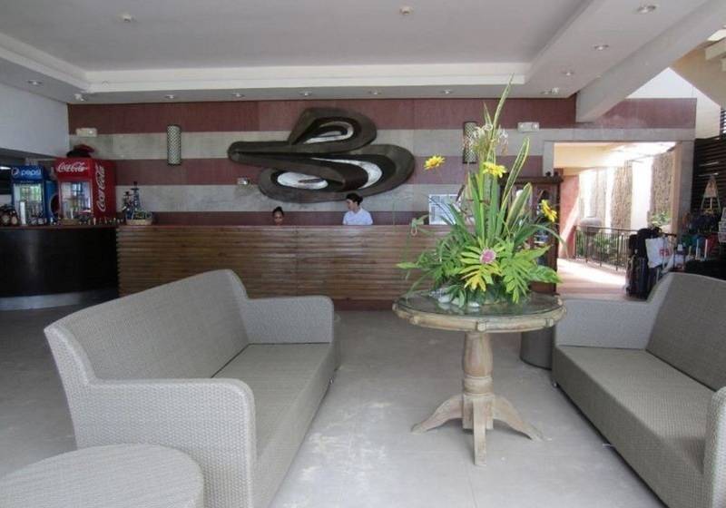 酒店 Crown Regency Beach Resort