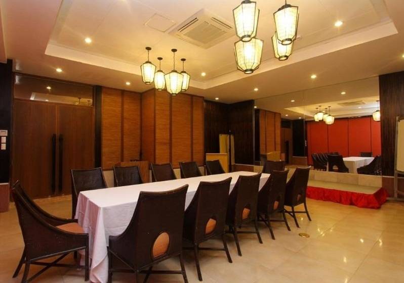 酒店 Crown Regency Beach Resort