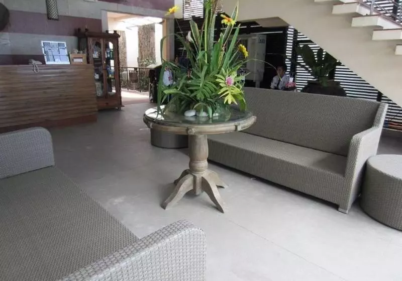 فندق Crown Regency Beach Resort