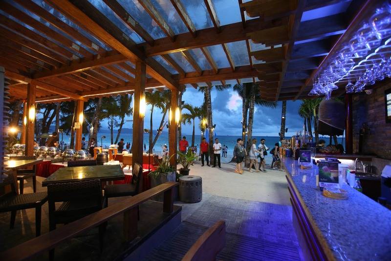 酒店 Crown Regency Beach Resort