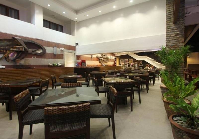 酒店 Crown Regency Beach Resort