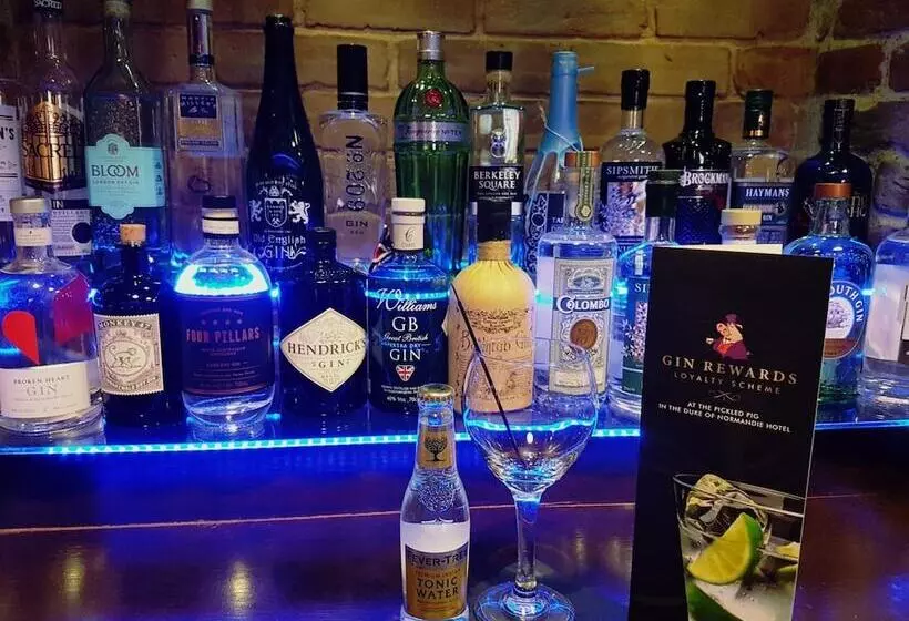 Отель Duke Of Normandie