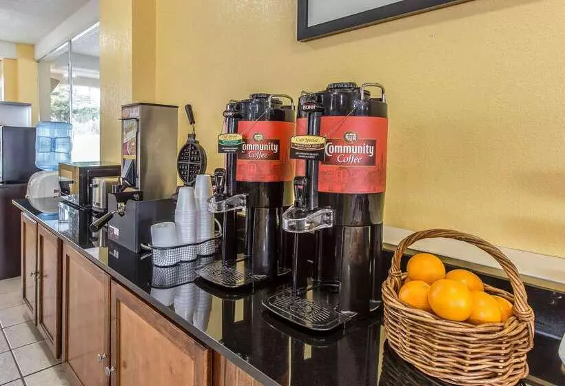 هتل Econo Lodge Byron