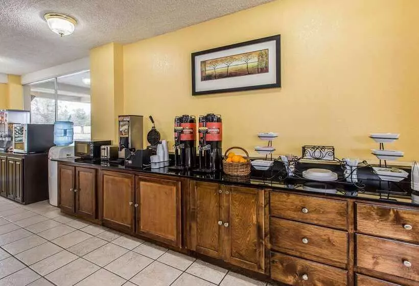 هتل Econo Lodge Byron