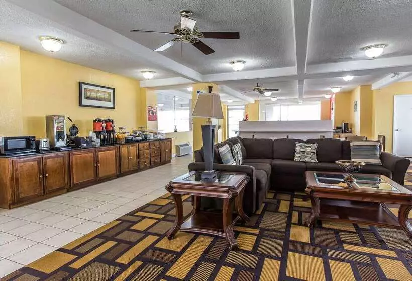 هتل Econo Lodge Byron