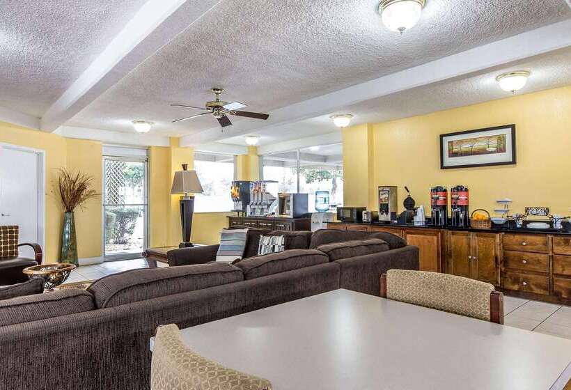 فندق Econo Lodge Byron