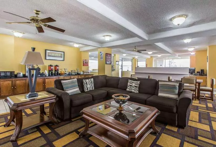 هتل Econo Lodge Byron