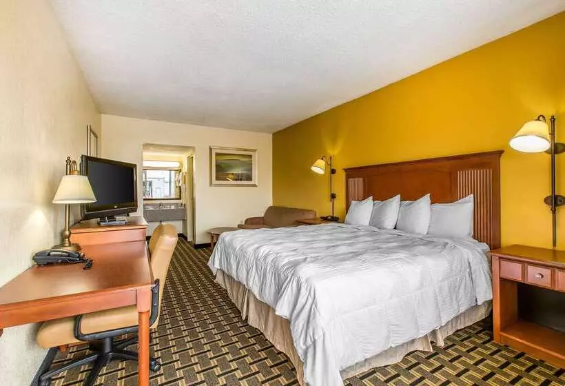 هتل Econo Lodge Byron