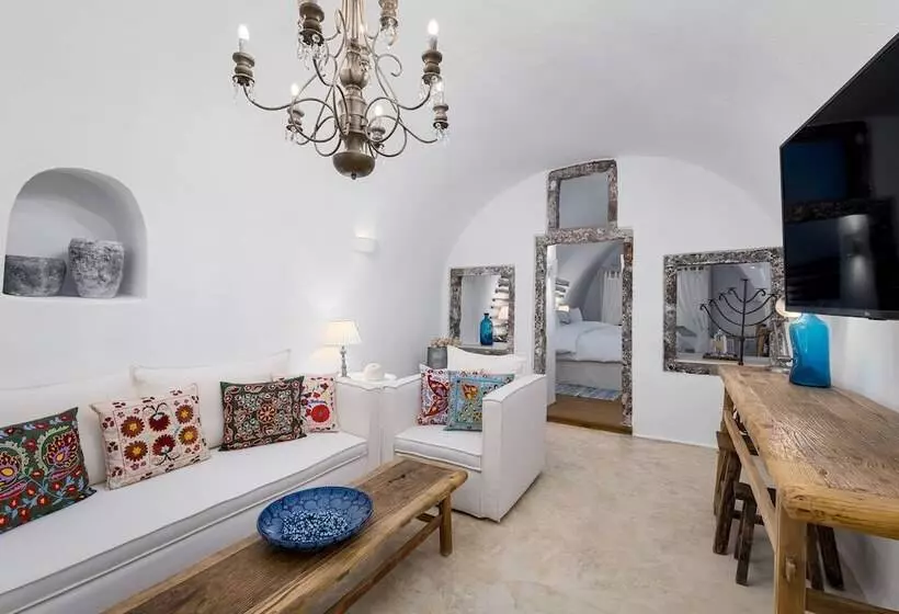 Iconic Santorini, A Boutique Cave Hotel By Sandglass