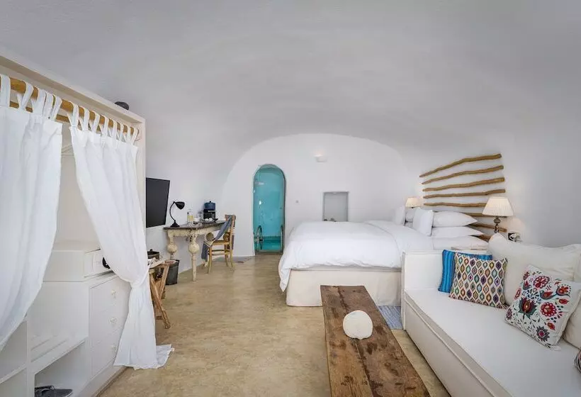 Iconic Santorini, A Boutique Cave Hotel By Sandglass
