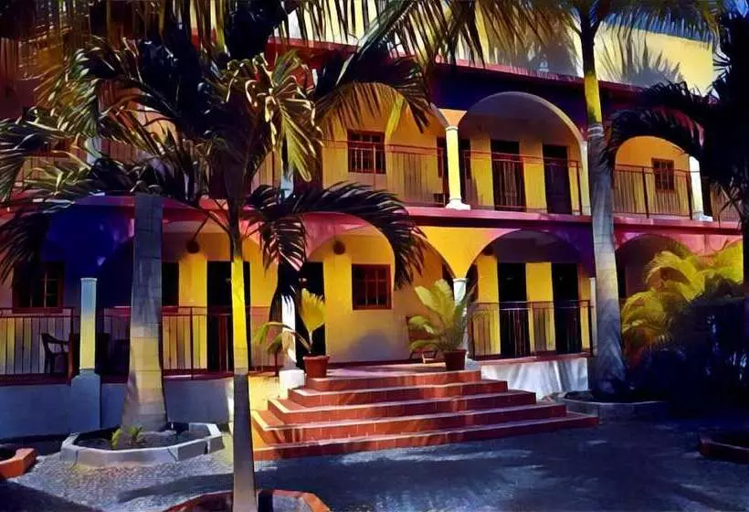 هتل Le Flamboyant