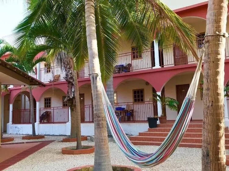 هتل Le Flamboyant