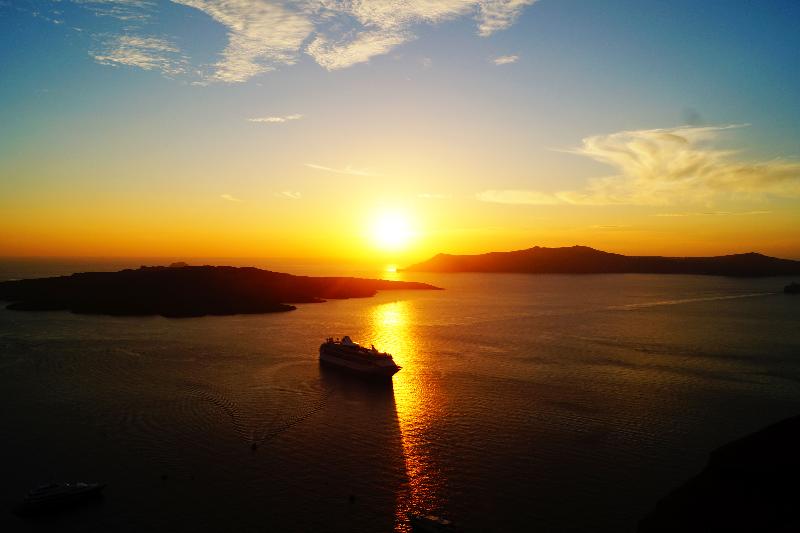 Otel Loucas On The Cliff