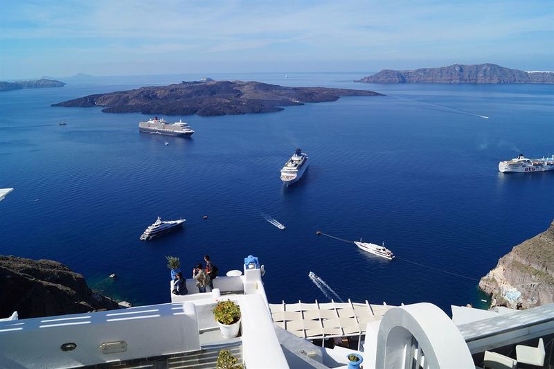 Otel Loucas On The Cliff