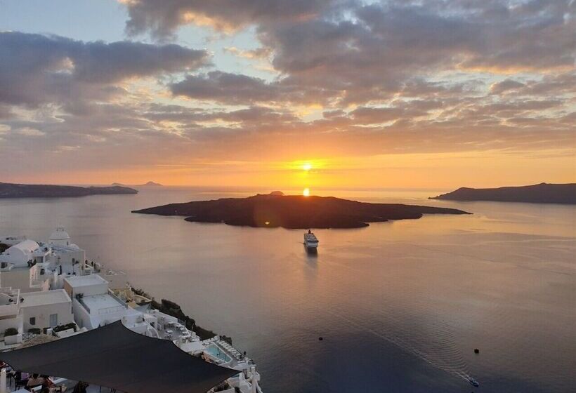 Otel Loucas On The Cliff