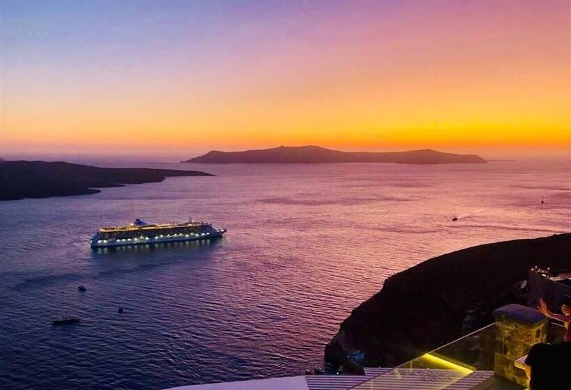 Otel Loucas On The Cliff