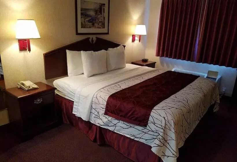 ホテル Portland Suites Airport East