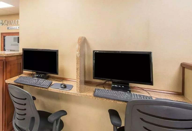 Отель Quality Inn Merchants Drive