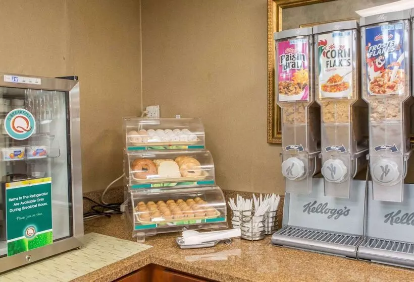 Отель Quality Inn Merchants Drive