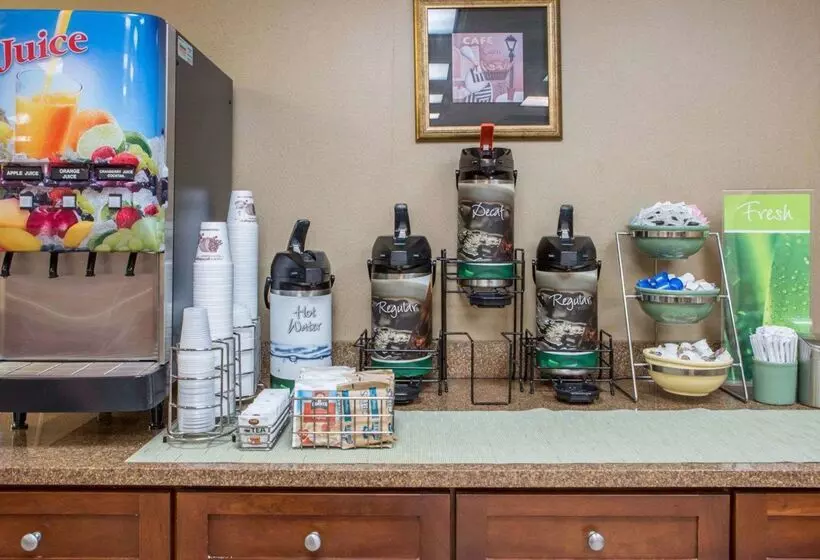 Отель Quality Inn Merchants Drive