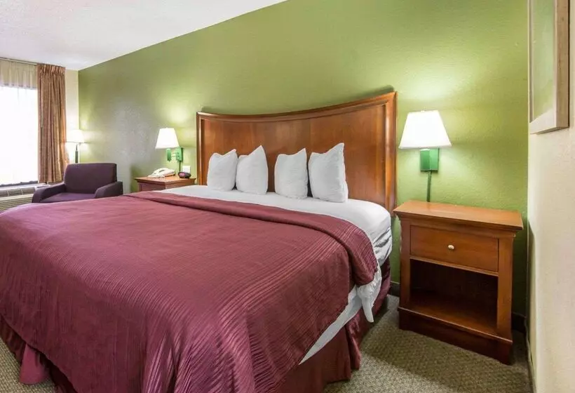 Отель Quality Inn Merchants Drive