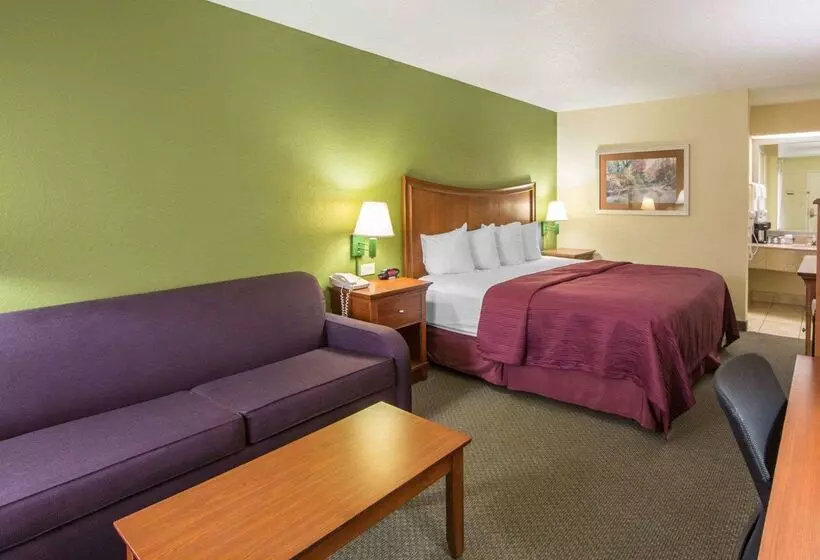 Отель Quality Inn Merchants Drive