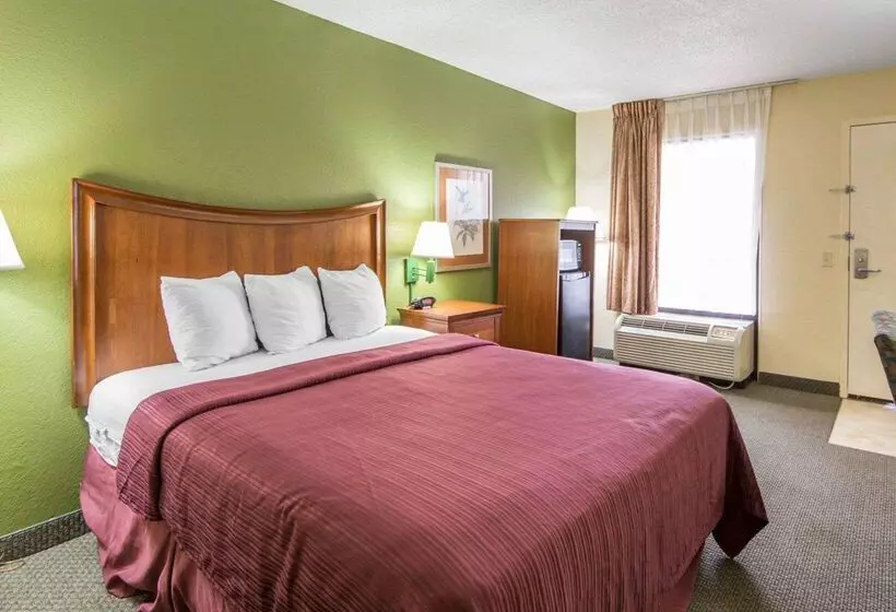 Отель Quality Inn Merchants Drive
