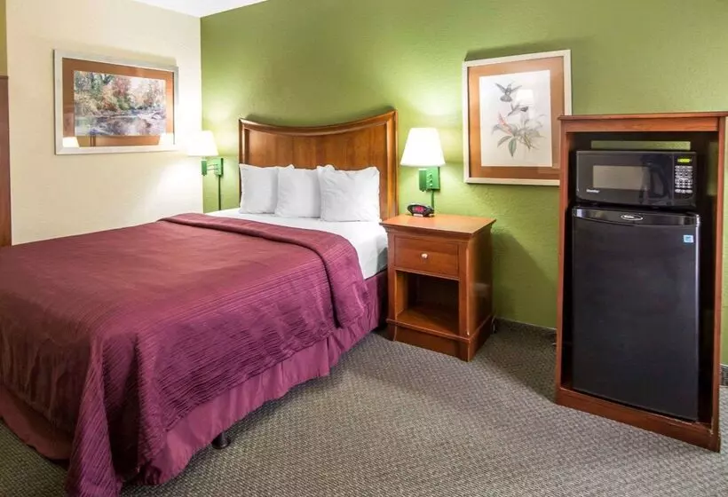 Отель Quality Inn Merchants Drive