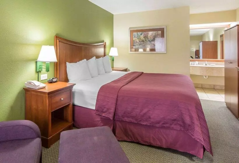 Отель Quality Inn Merchants Drive