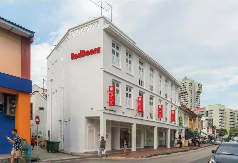هتل Reddoorz Premium @ Serangoon