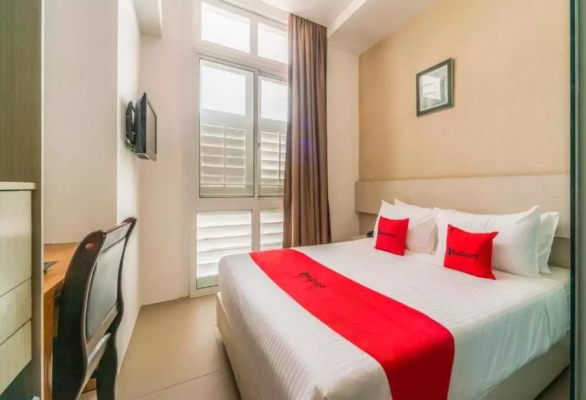 هتل Reddoorz Premium @ Serangoon