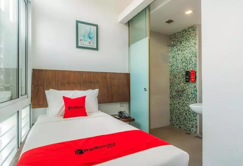 هتل Reddoorz Premium @ Serangoon