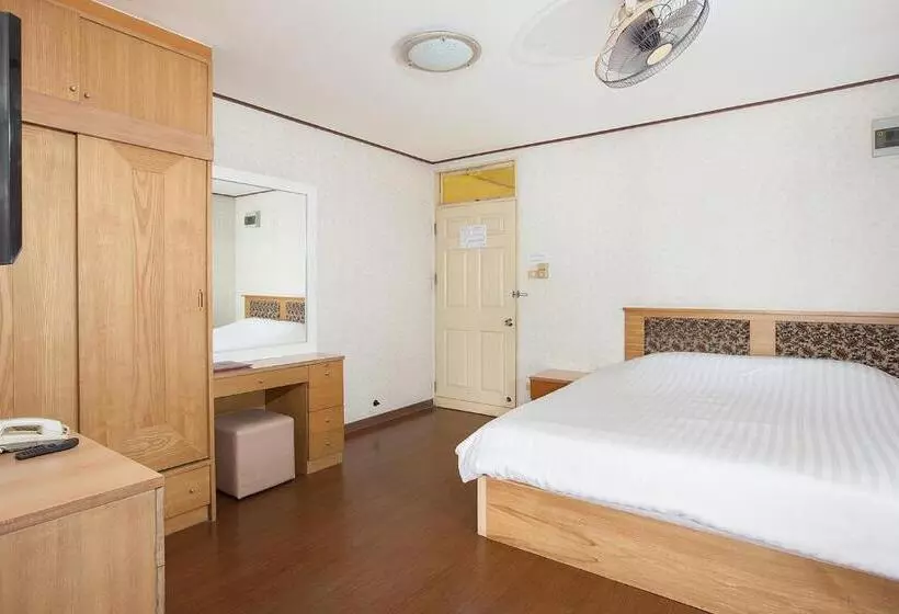 Hotel The Aiyapura Bangkok