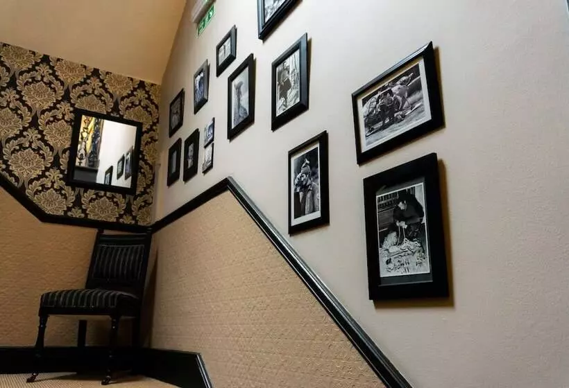 Отель Yann's At Glenearn House