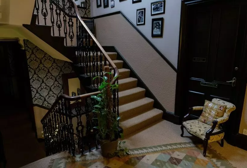 Отель Yann's At Glenearn House