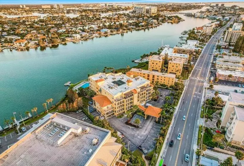 Курорт Palms Of Treasure Island Condo