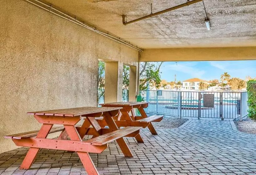 Курорт Palms Of Treasure Island Condo