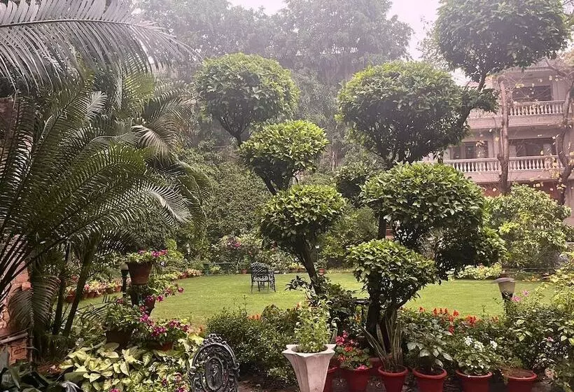 مبيت وإفطار The Estate Villa