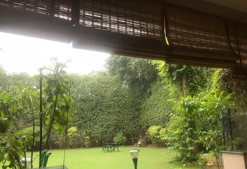 مبيت وإفطار The Estate Villa