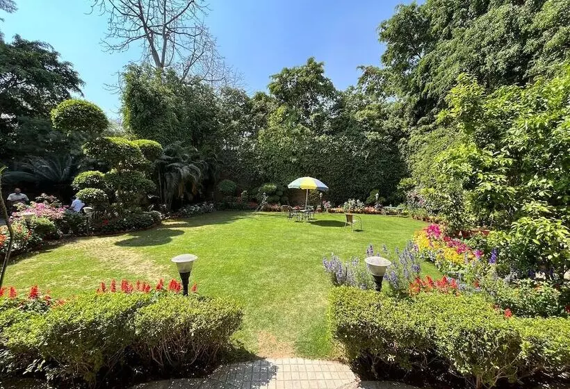 مبيت وإفطار The Estate Villa