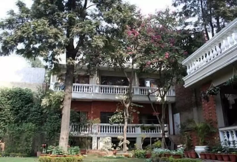 مبيت وإفطار The Estate Villa