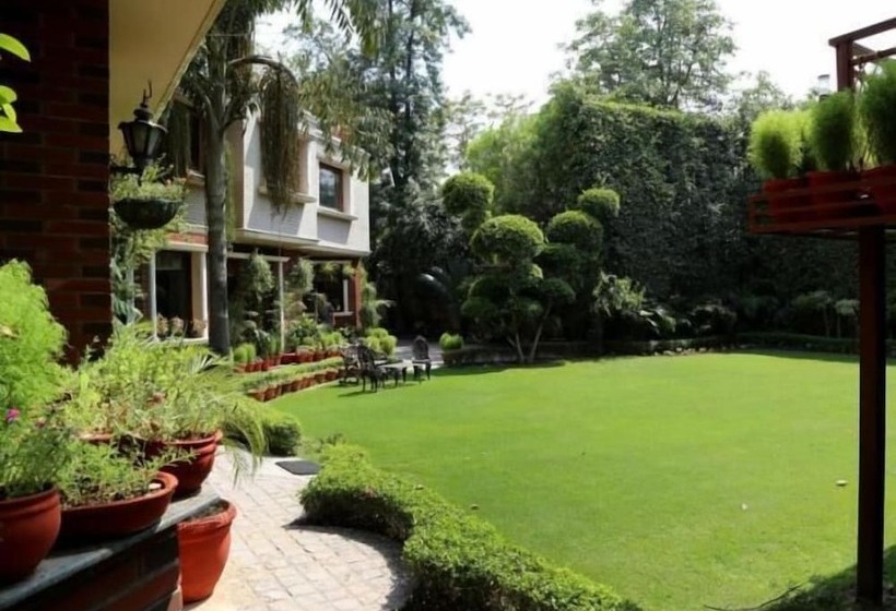 ベッドアンドブレックファースト The Estate Villa