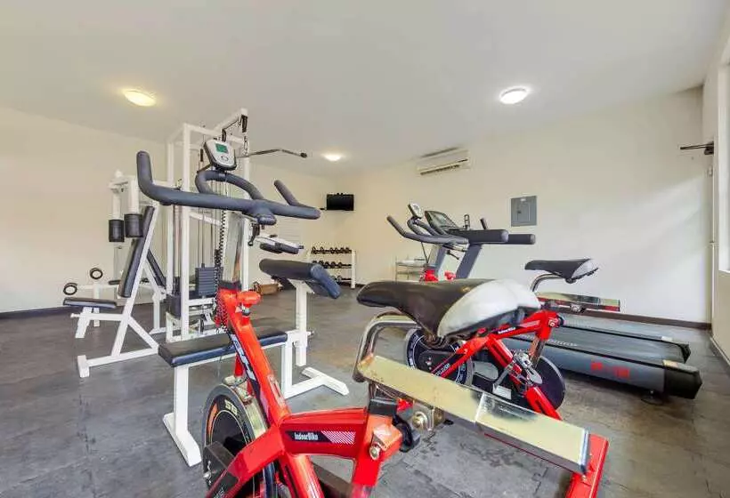 בית מלון כפרי Comfort Inn Monterrey Norte