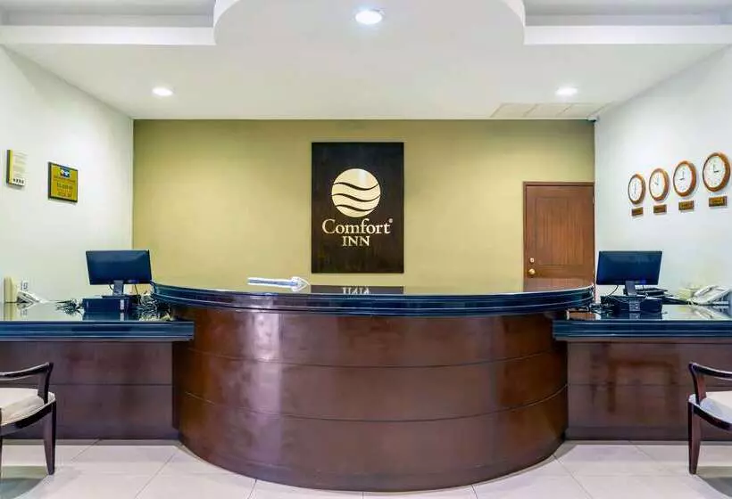 בית מלון כפרי Comfort Inn Monterrey Norte